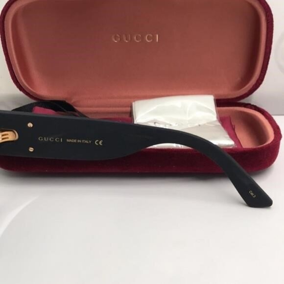 Authentic Gucci GG0102S 001 Oversized Black Sunglasses – New - Picture 8 of 11